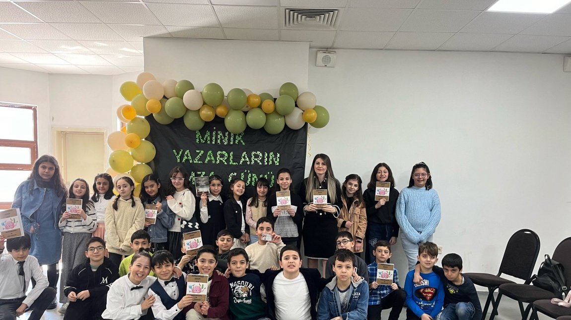  4/F SINIFI KİTAP İMZA GÜNÜ